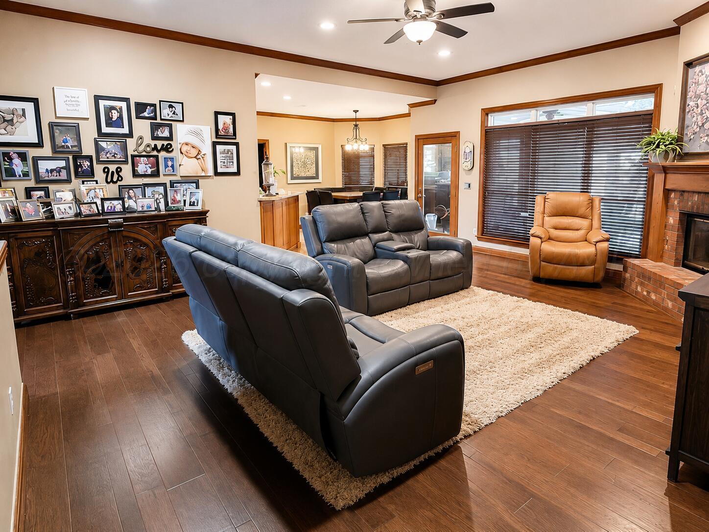 14355 Southeast Se Loop Perryton, TX 79070 - Photo 3 of 33 Living Room