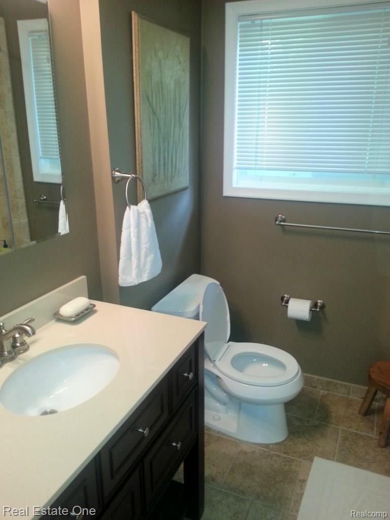 28198 Hawberry Road Farmington, MI 48331 - Photo 15 of 23 Updated Full Bath