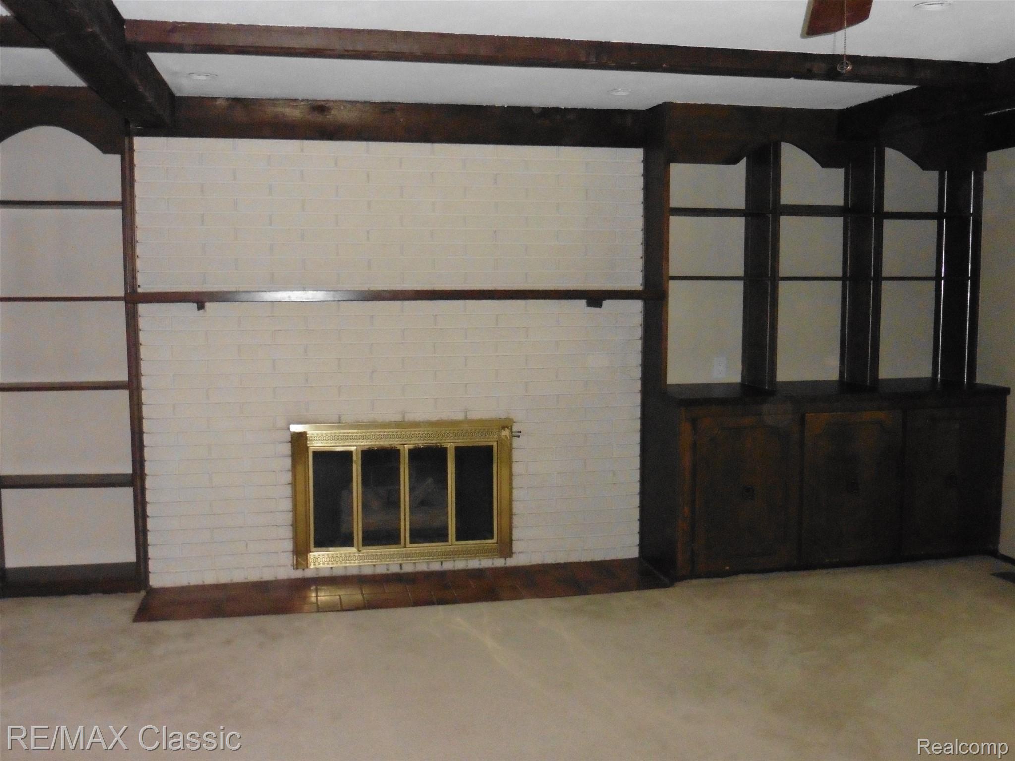 16810 Wayne Road Livonia, MI 48154 - Photo 7 of 30 Family room.JPG