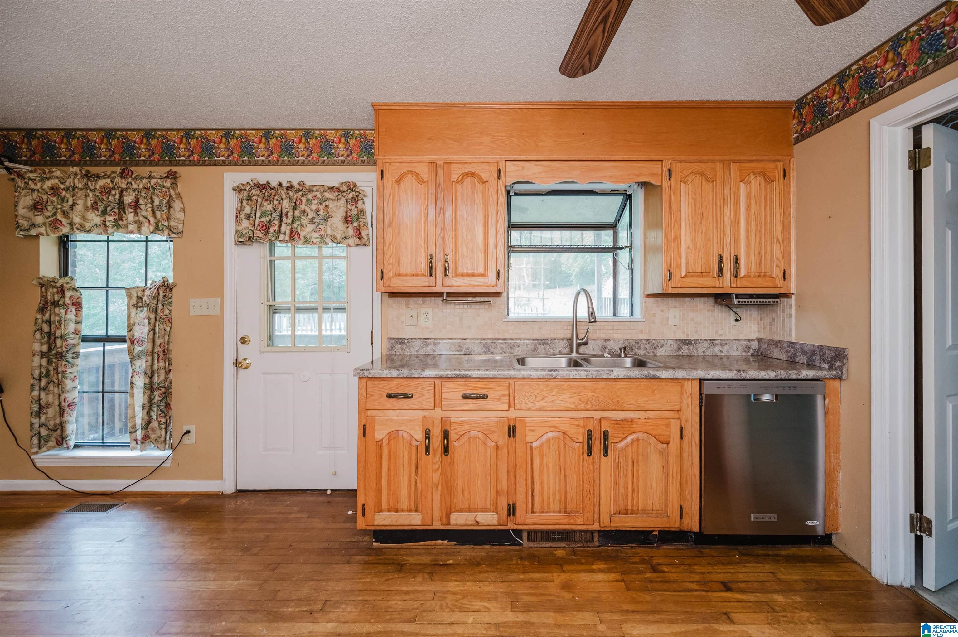 8988 Bankston Road Warrior, AL 35180 - Photo 12 of 47