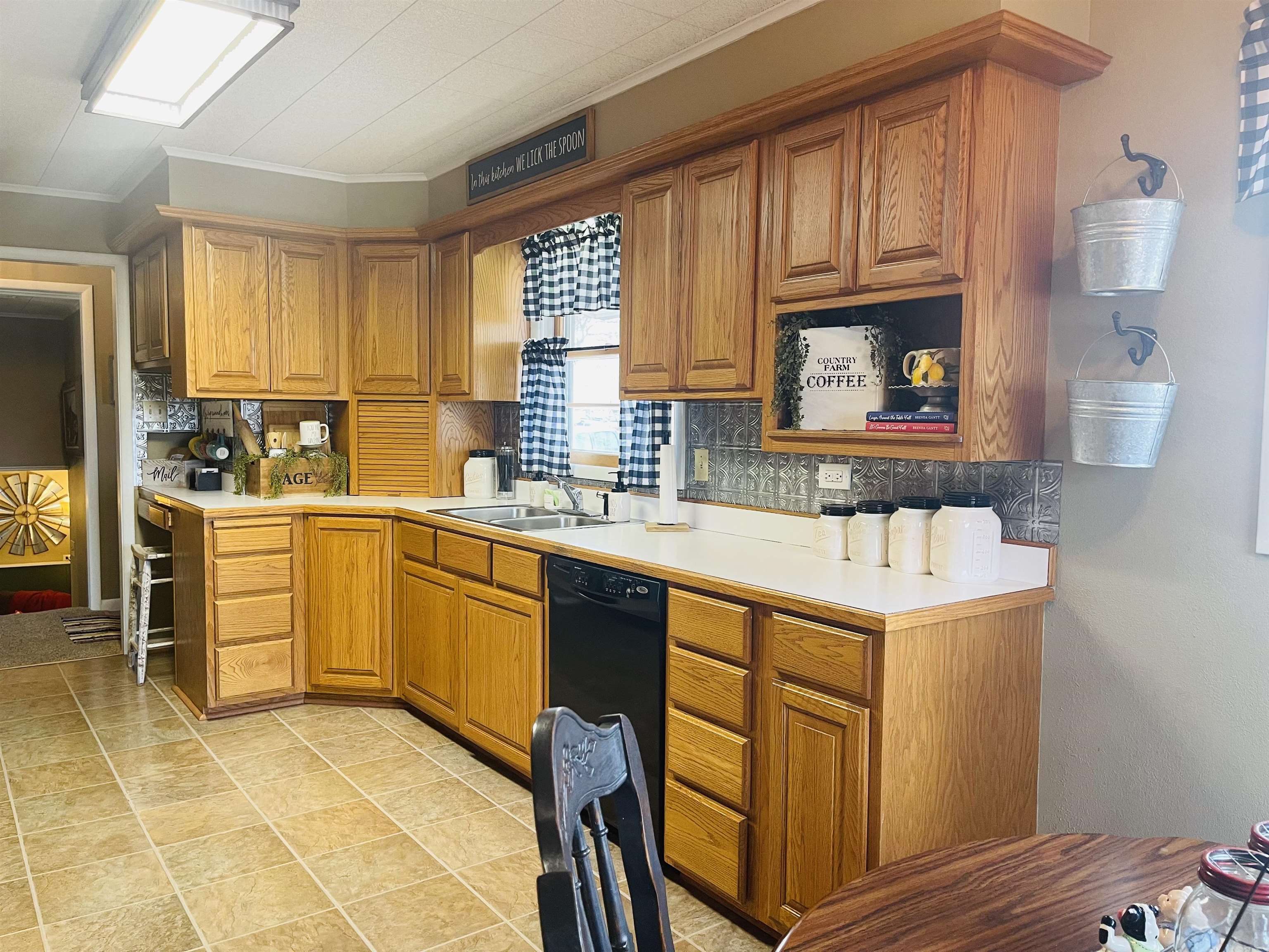 514 Locust Street Marion, KS 66861 - Photo 11 of 35