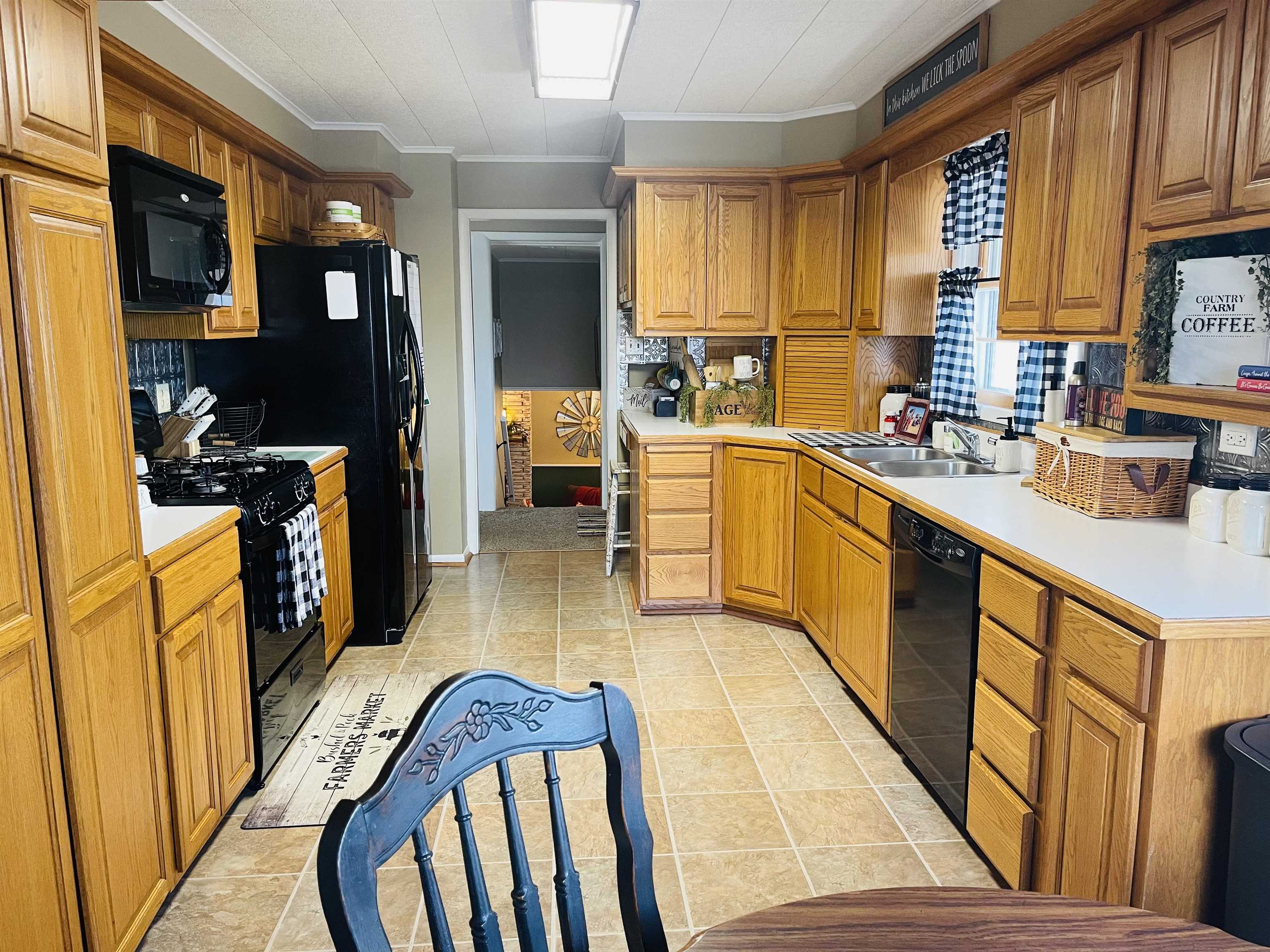 514 Locust Street Marion, KS 66861 - Photo 9 of 35