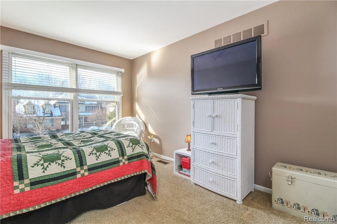 3432 Roseglade Rochester, MI 48306 - Photo 23 of 45 027-5163080-large.jpg
