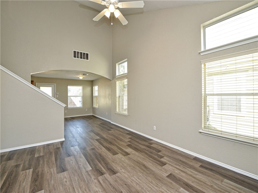 9212 Rowlands Sayle Road Austin, TX 78744 - Photo 4 of 35 Gallery Image 4