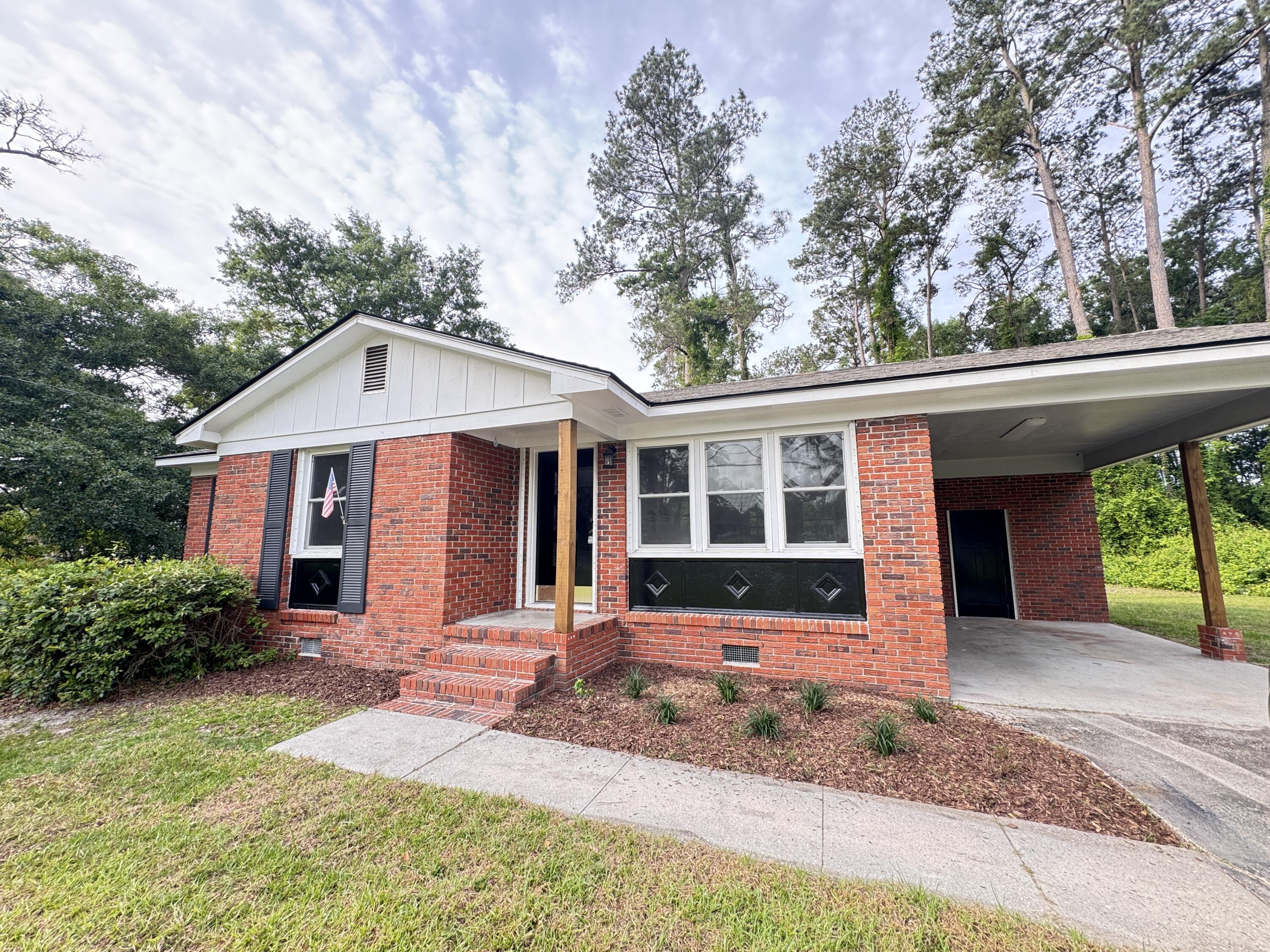105 Dandridge Road Walterboro, SC 29488 - Photo 1 of 45 105 Dandridge Road (14)