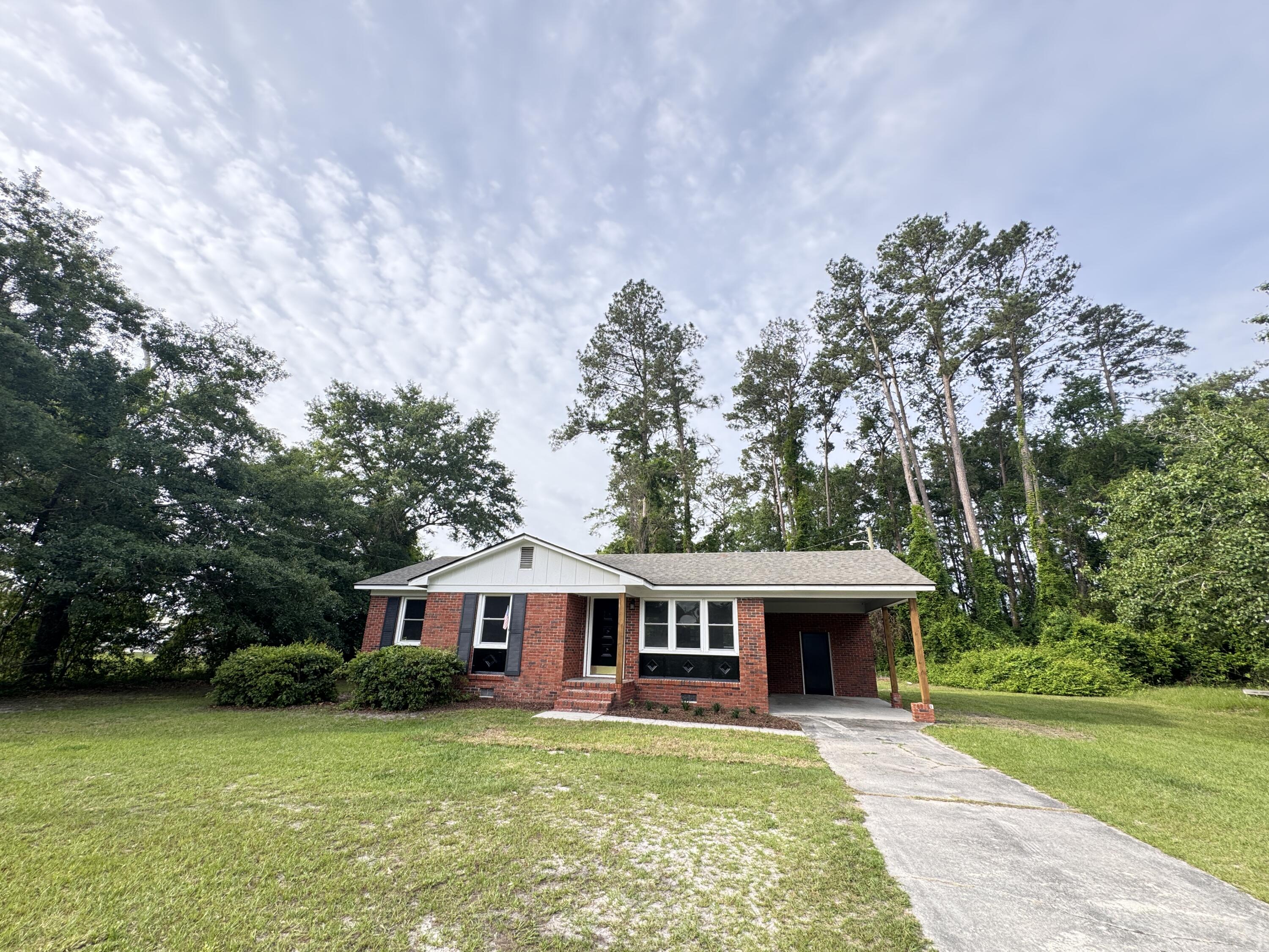 105 Dandridge Road Walterboro, SC 29488 - Photo 4 of 45 105 Dandridge Road (16)
