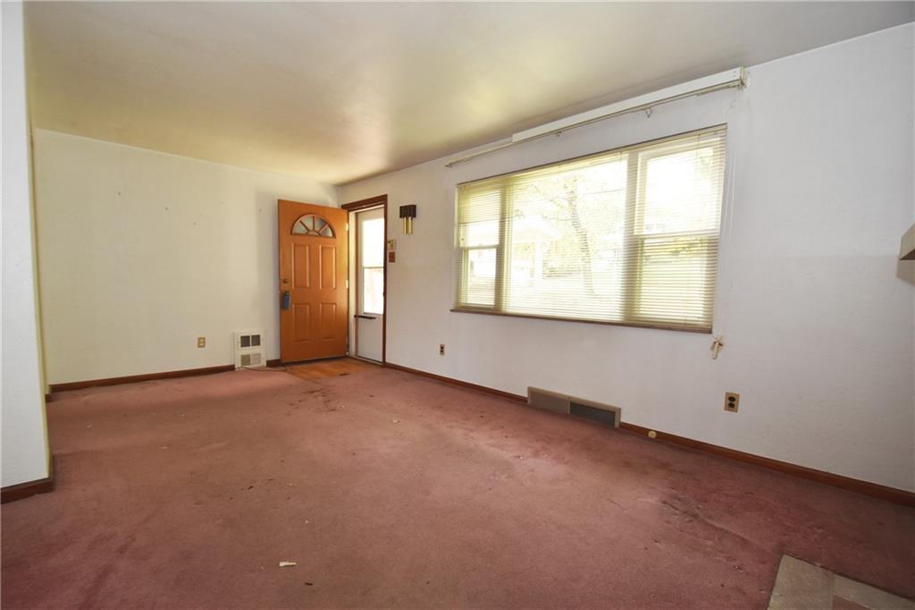 951 Lessing Street Pittsburgh, PA 15220 - Photo 4 of 22 Gallery Image 4