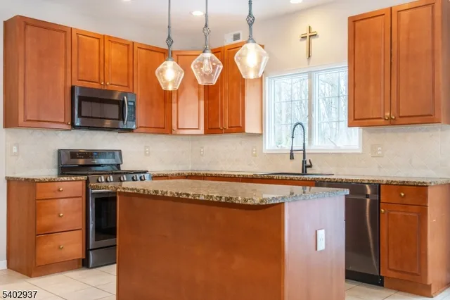 $699,000 | 32 Oakridge Road, Washington, NJ 07882