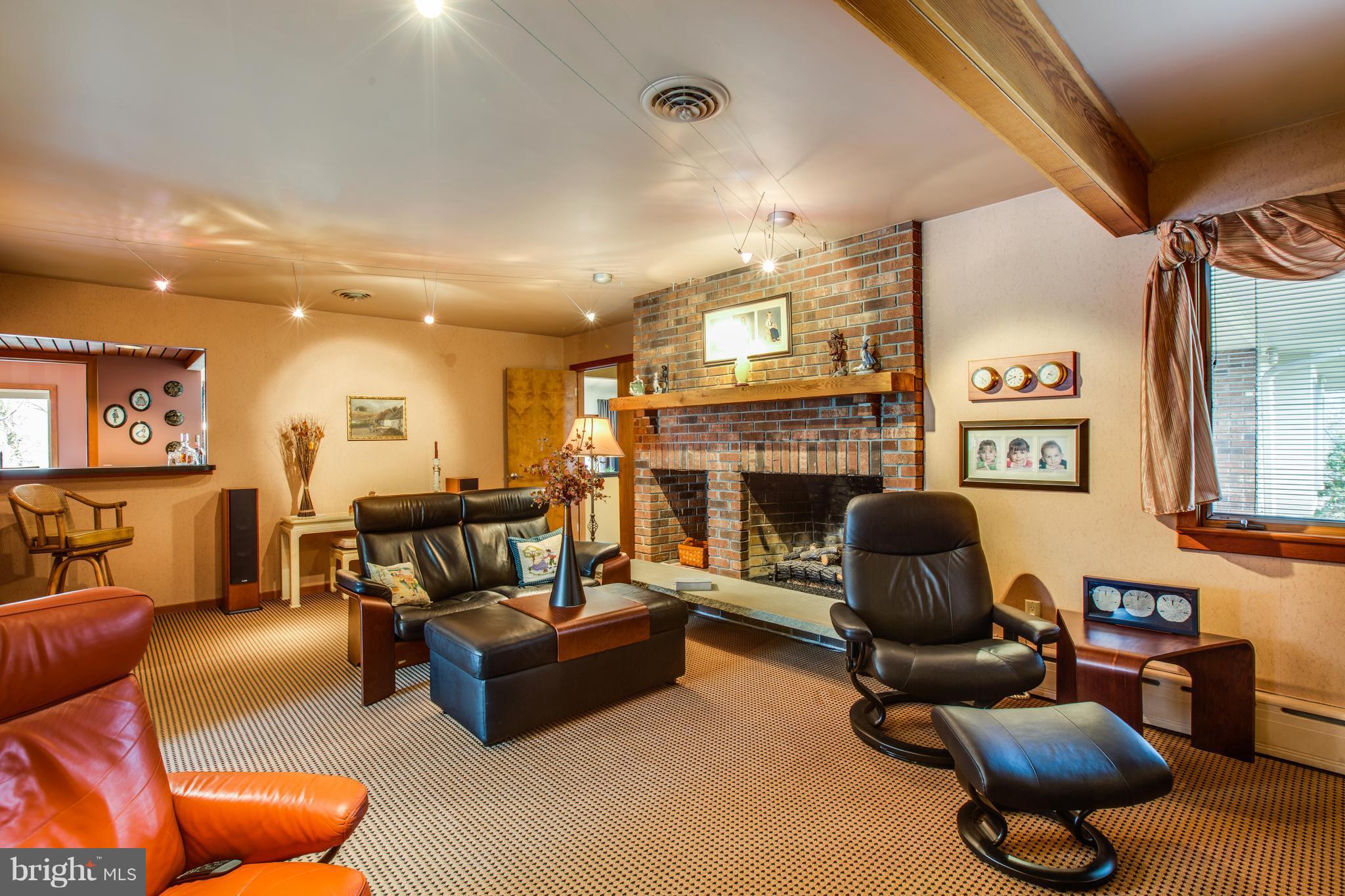6600 Fox Ridge Road Spotsylvania, VA 22551 - Photo 11 of 30 Family Room is Cozy off Kitchen, Great Design.