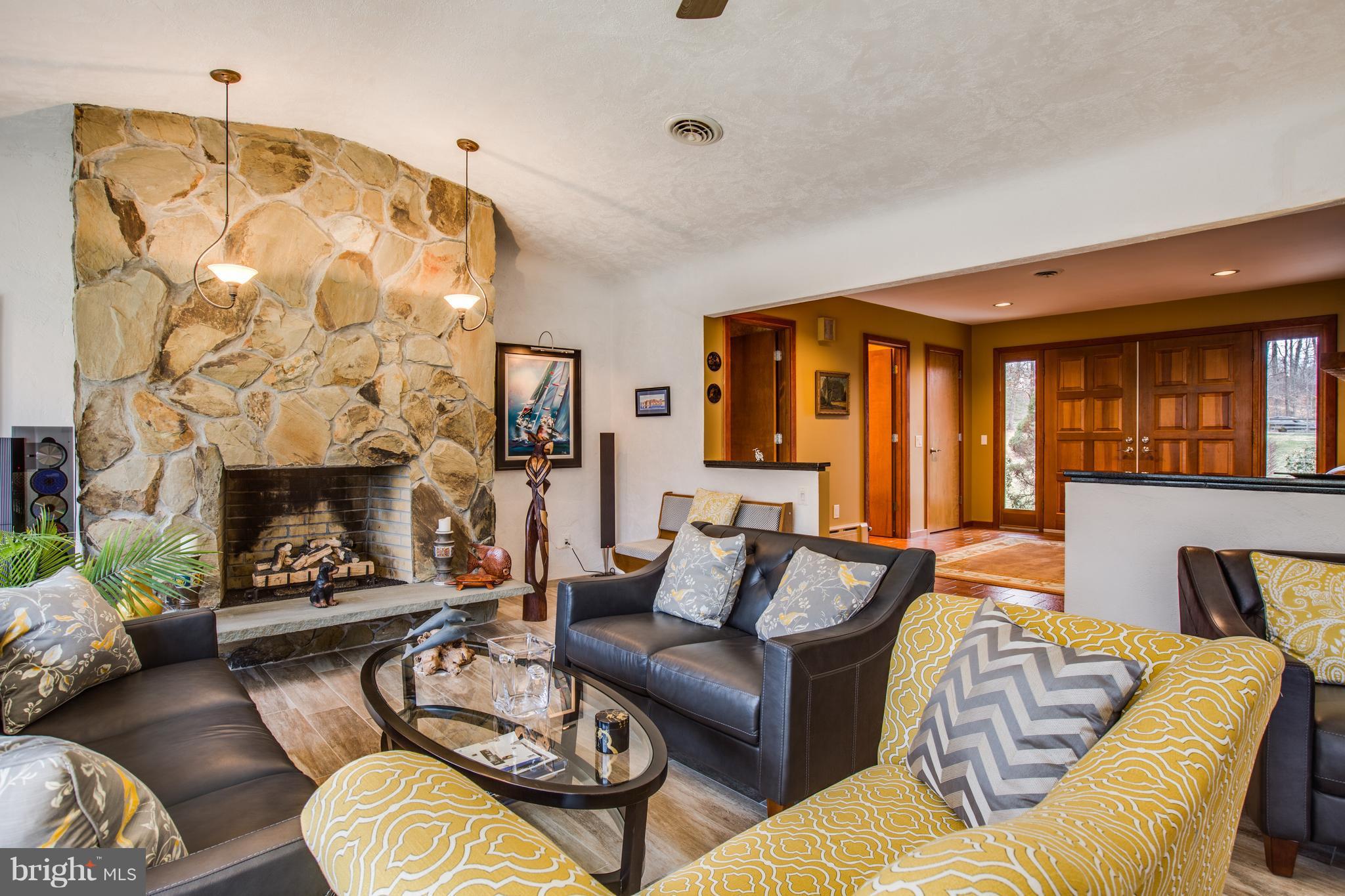 6600 Fox Ridge Road Spotsylvania, VA 22551 - Photo 3 of 30 Guests flow into Living, More Like a Great Room.