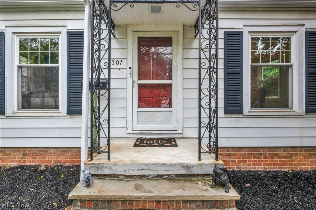 1307 Gordon Road Lyndhurst, OH 44124 - Photo 3 of 50 Gallery Image 3