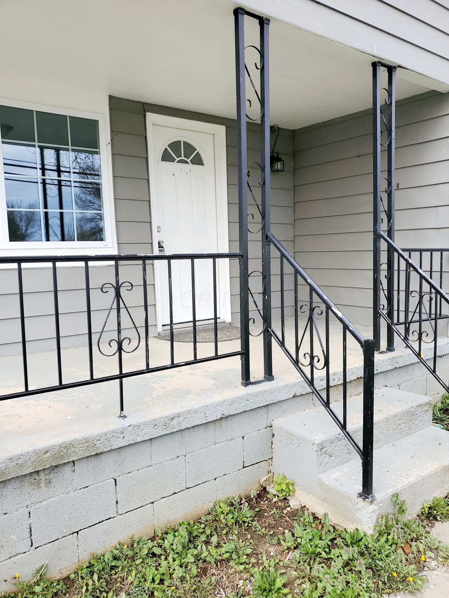 824 Hilock Road Columbus, OH 43207 - Photo 5 of 69 Front Porch