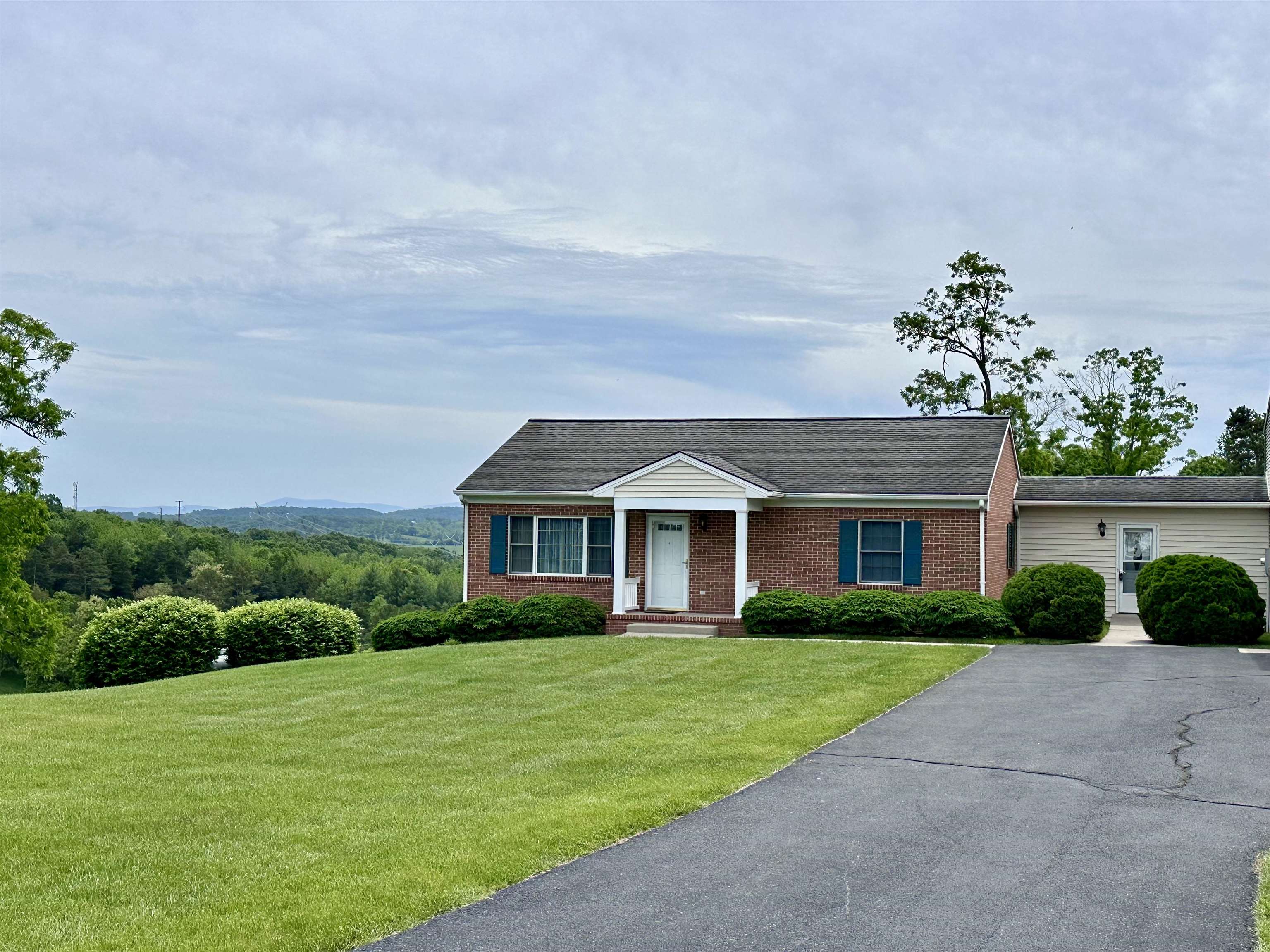 364 Summit Church Road Bridgewater, VA 22812 - Photo 5 of 32 a front view of a house with garden