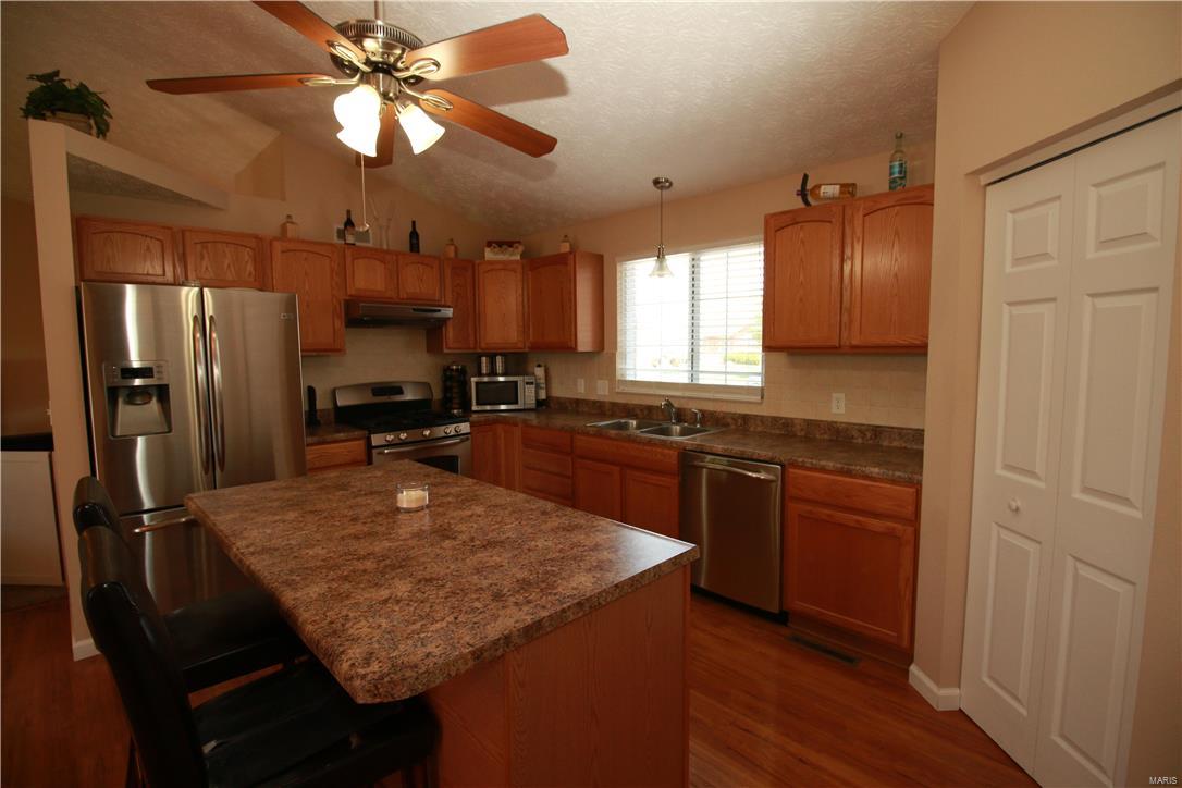 437 Mockingbird Lane Waterloo, IL 62298 - Photo 11 of 32