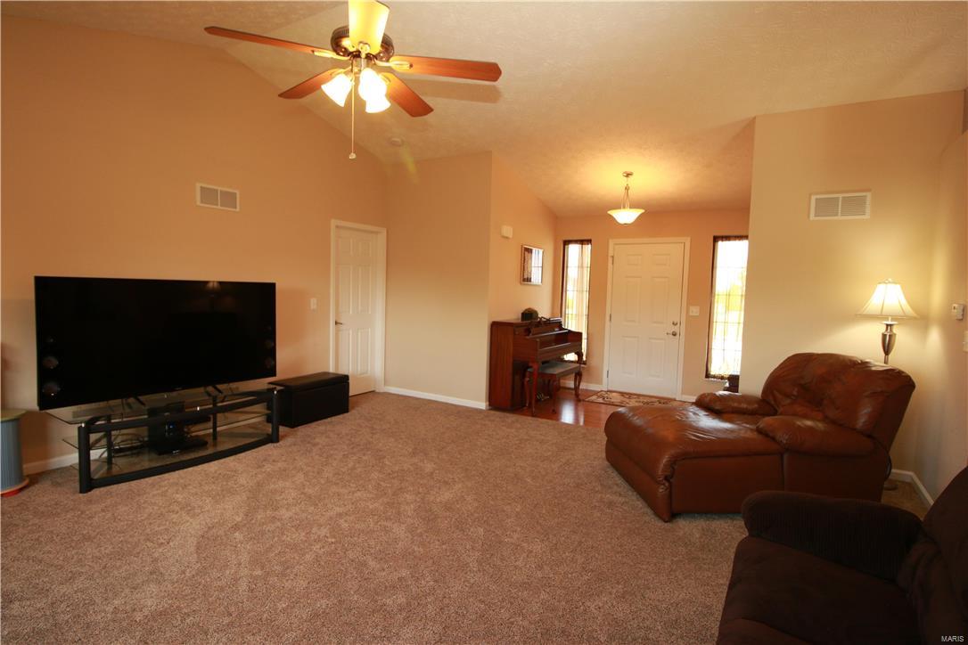 437 Mockingbird Lane Waterloo, IL 62298 - Photo 6 of 32