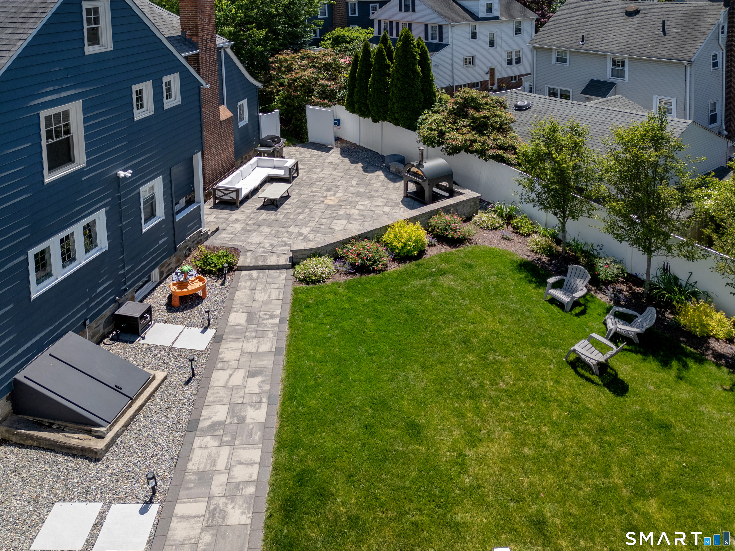 180 Rockland Road Fairfield, CT 06825 - Photo 29 of 36