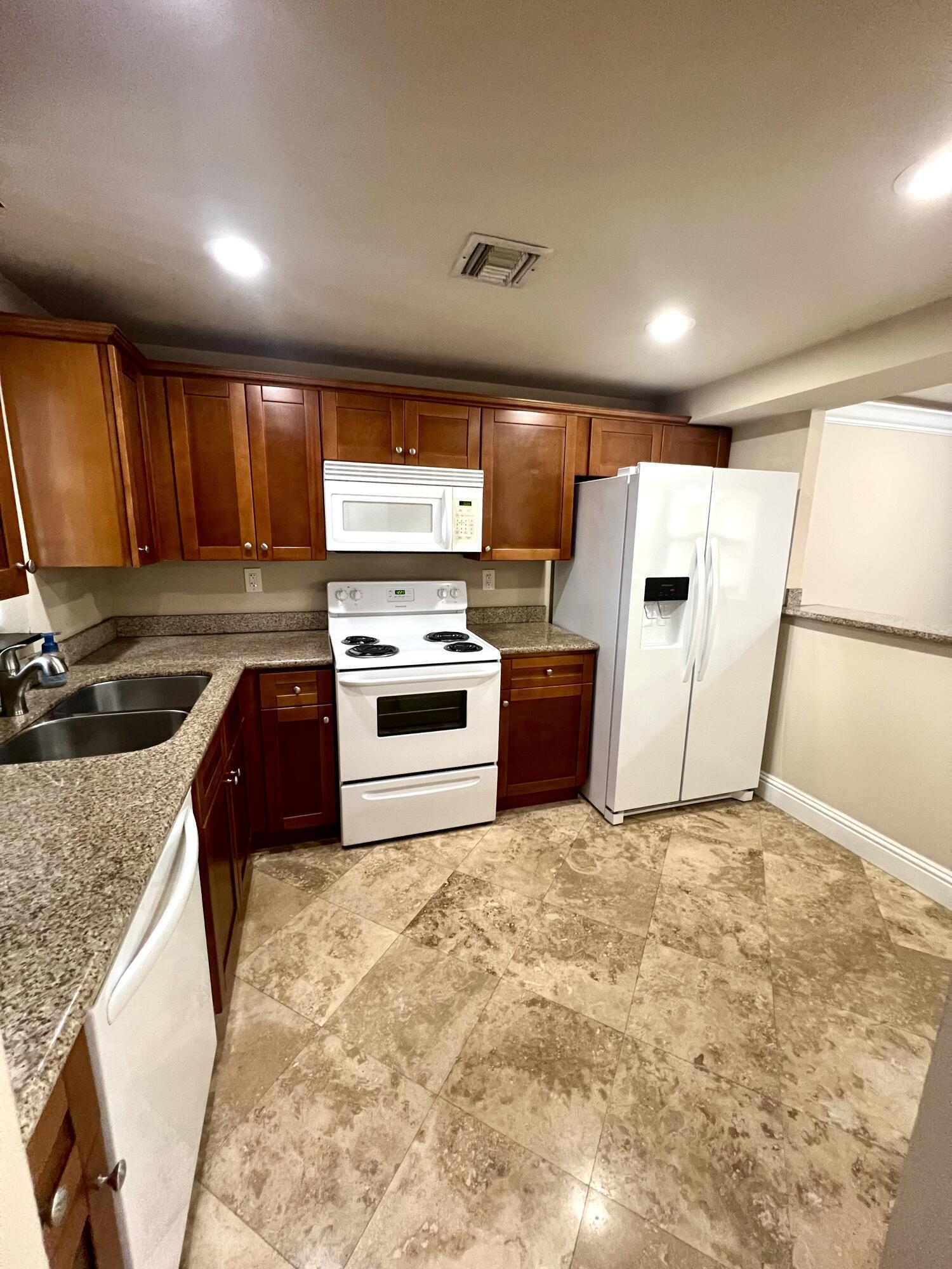 9235 Southwest 8th Street, Unit 304 Boca Raton, FL 33428 - Photo 11 of 24 IMG_1146