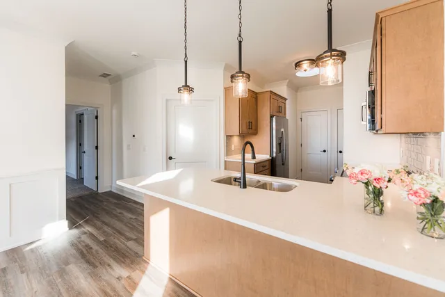 $296,900 | 60 Kloe Lane, Unit 60, Sycamore, IL 60178