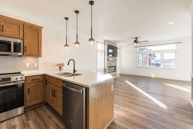 $296,900 | 60 Kloe Lane, Unit 60, Sycamore, IL 60178