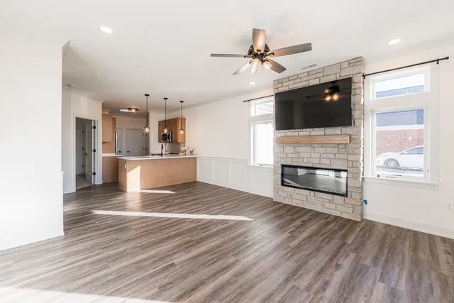 $296,900 | 60 Kloe Lane, Unit 60, Sycamore, IL 60178