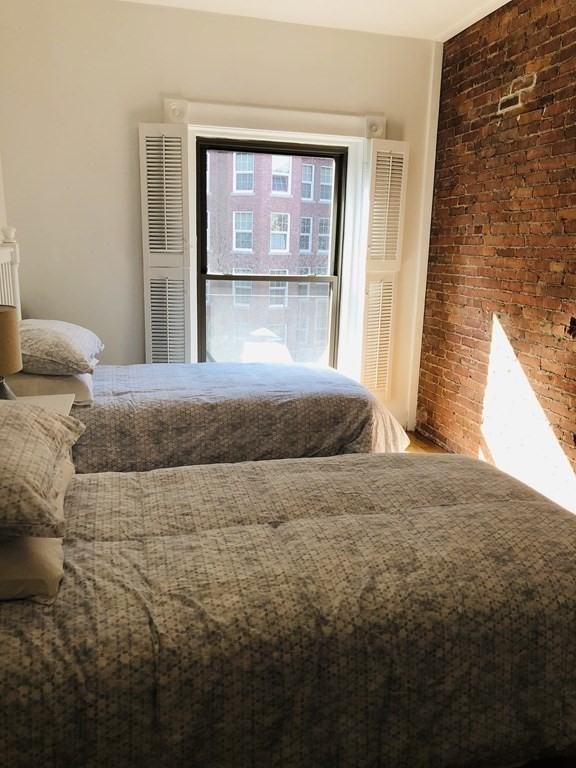 29 Bay State Road, Unit 3 Boston, MA 02215 - Photo 17 of 22 a bedroom with a bed and a window