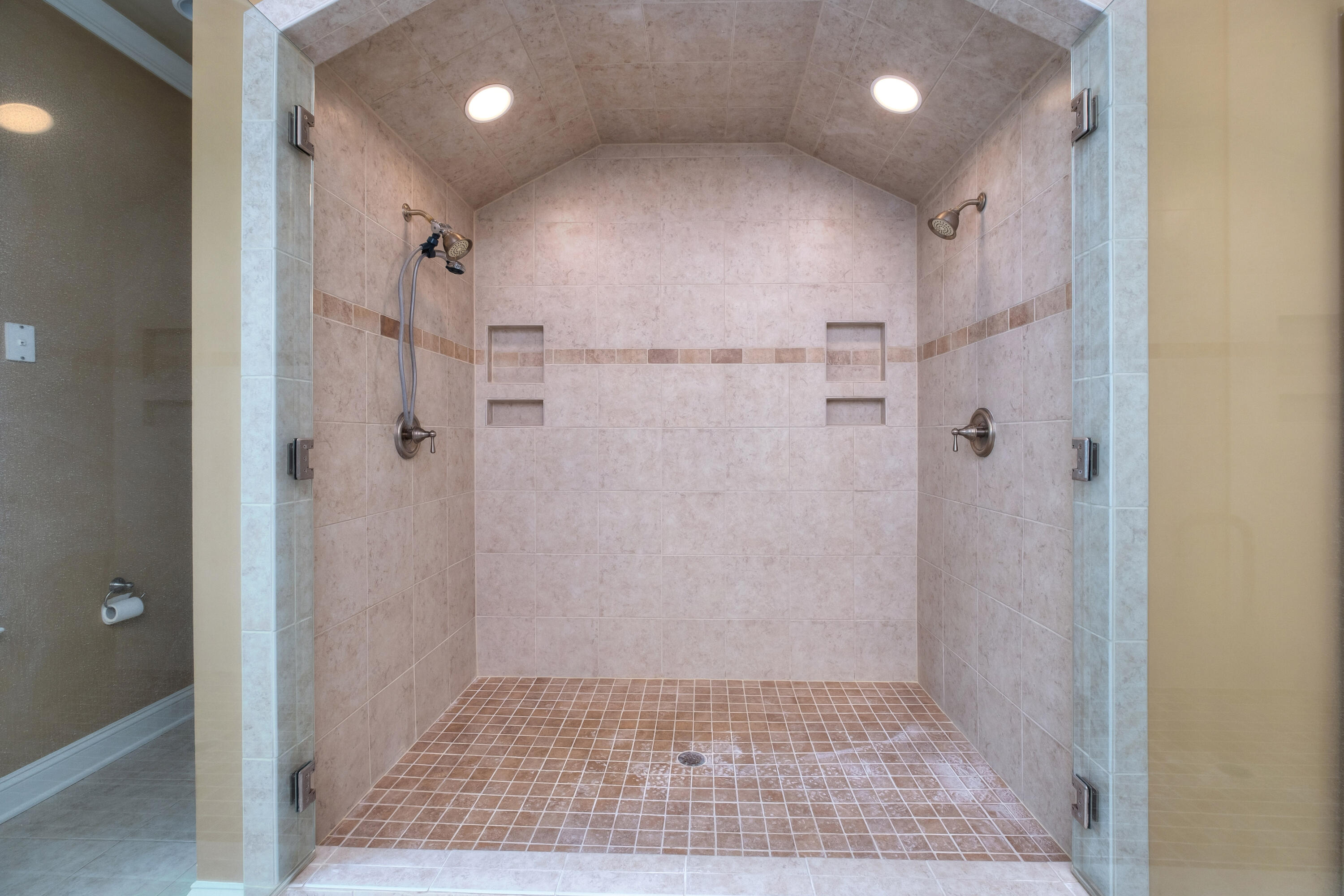 33 Ridge Lake Drive Manning, SC 29102 - Photo 25 of 45 Owners Shower