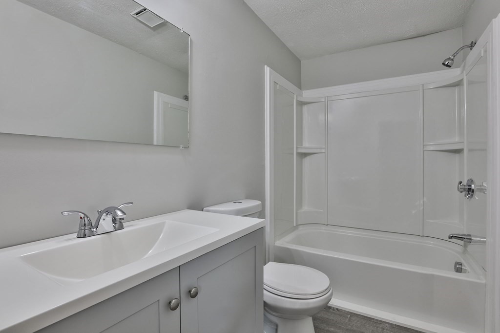 12 Al Derry Nh 03038, Unit R Derry, NH 03038 - Photo 15 of 23 a bathroom with a sink toilet and a bathtub