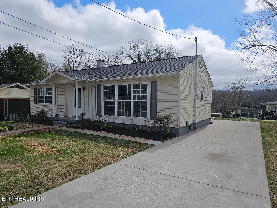157 Athens Road Oak Ridge, TN 37830 - Photo 2 of 30