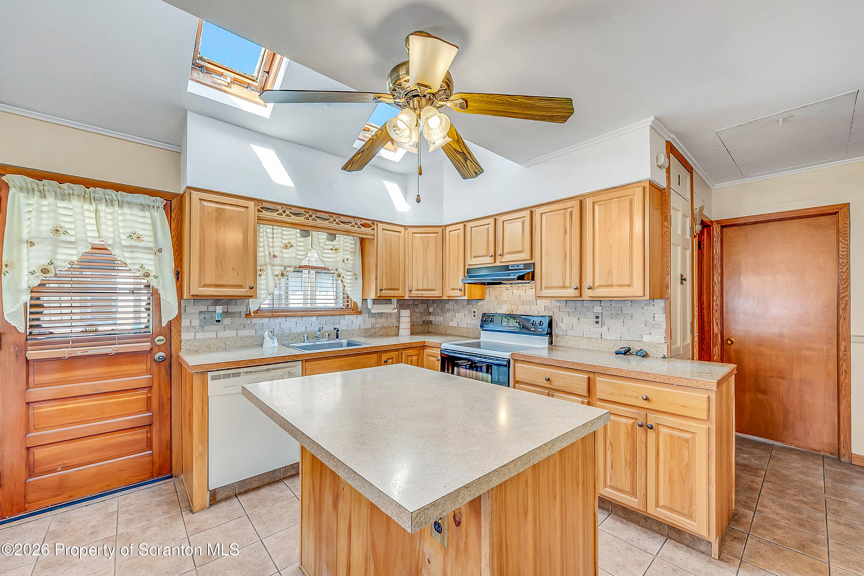 326 Main Street Eynon, PA 18403 - Photo 8 of 43 Main-18