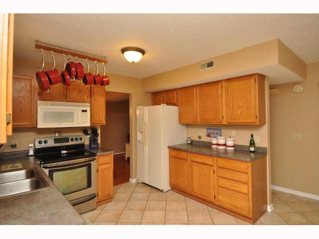 7662 Meadow Ridge Drive Fishers, IN 46038 - Photo 4 of 12 Gallery Image 4