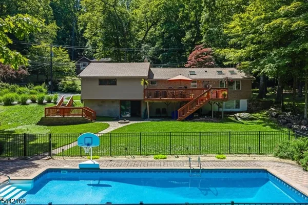$699,000 | 166 Glenside Trail, Sparta, NJ 07871
