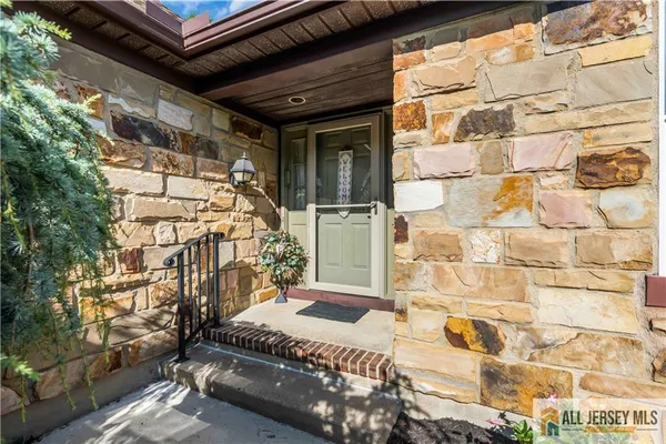 $495,000 | 13 Betsy Ross Drive, Monroe Township, NJ 08831