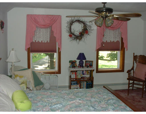47 Fowler Road Northbridge, MA 01534 - Photo 10 of 12