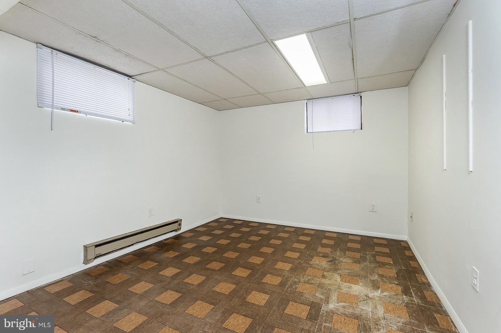 409 Orleans Circle Southwest Vienna, VA 22180 - Photo 17 of 23 a view of room