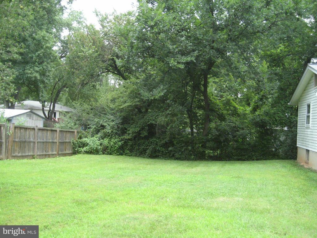 409 Orleans Circle Southwest Vienna, VA 22180 - Photo 22 of 23 a view of a backyard