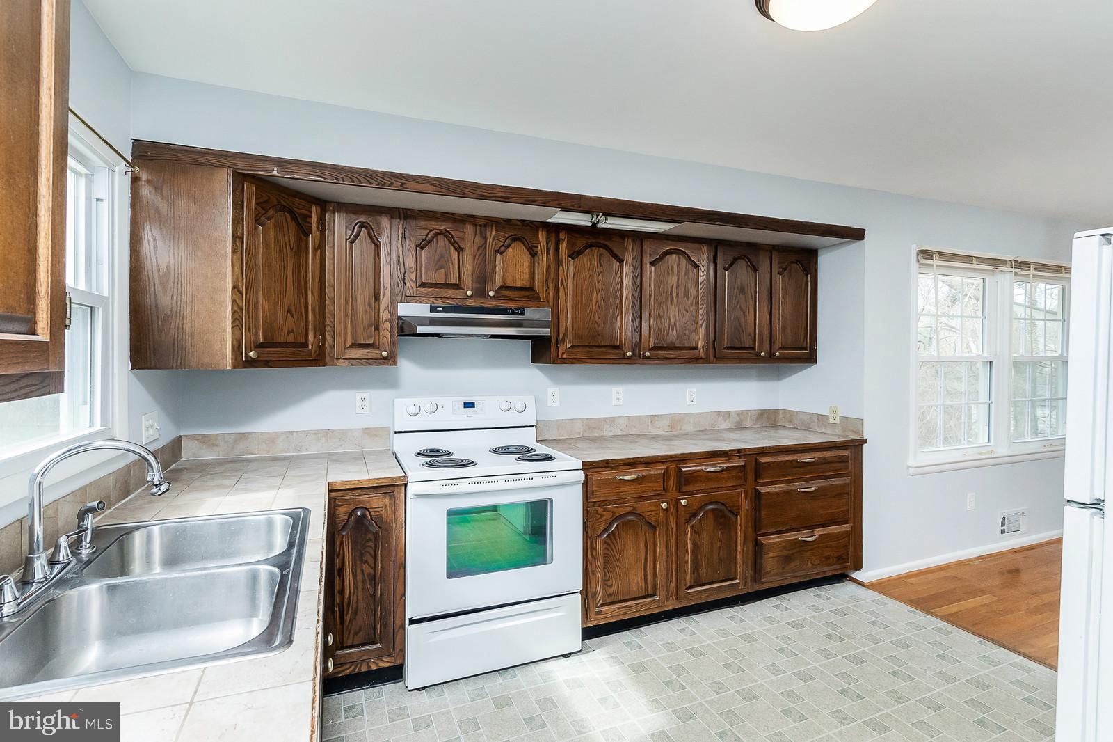409 Orleans Circle Southwest Vienna, VA 22180 - Photo 8 of 23 a kitchen with stainless steel appliances granite countertop a sink stove and cabinets