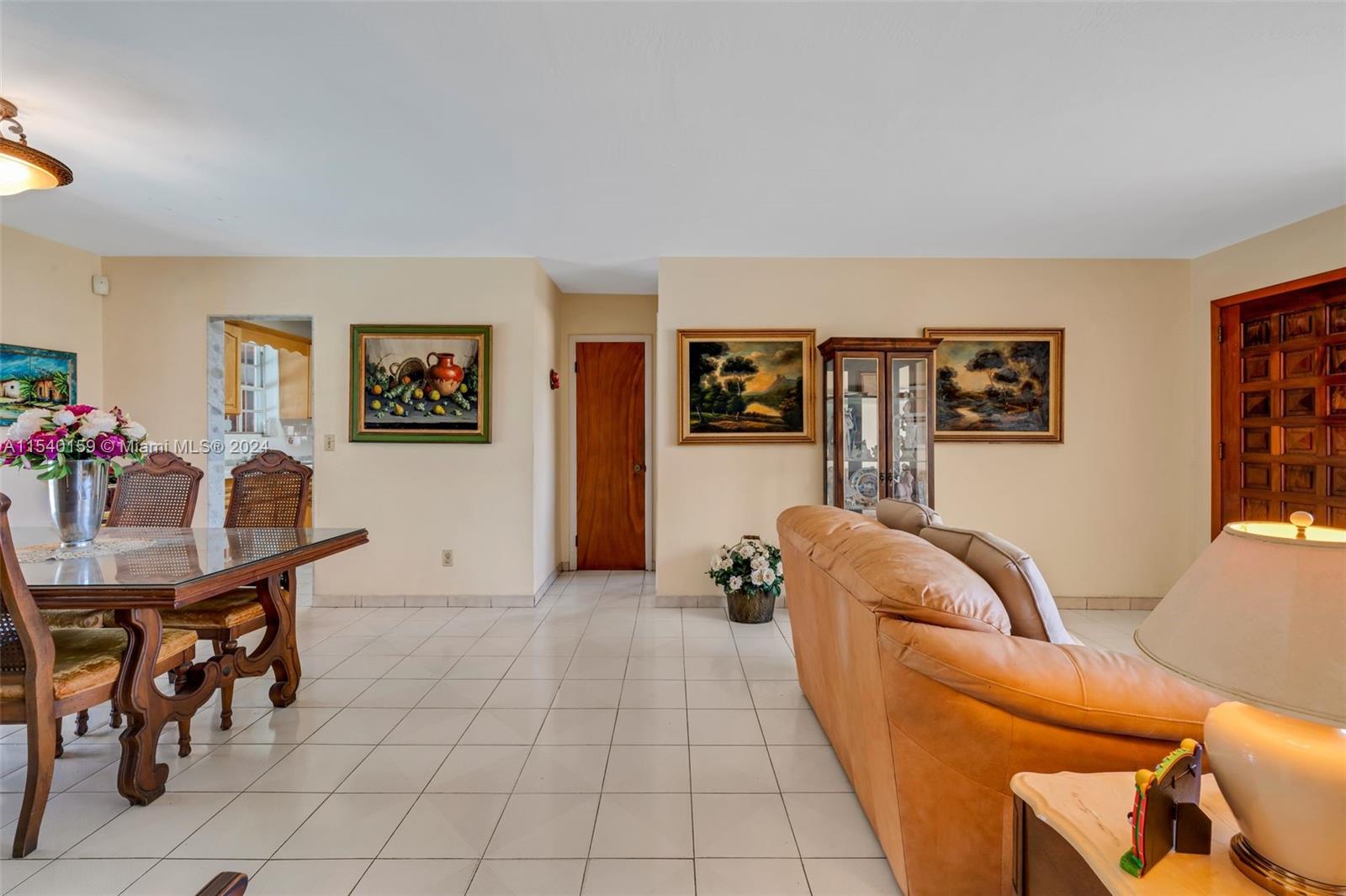Westchester Miami, FL 33165 - Photo 17 of 30 a living room with furniture