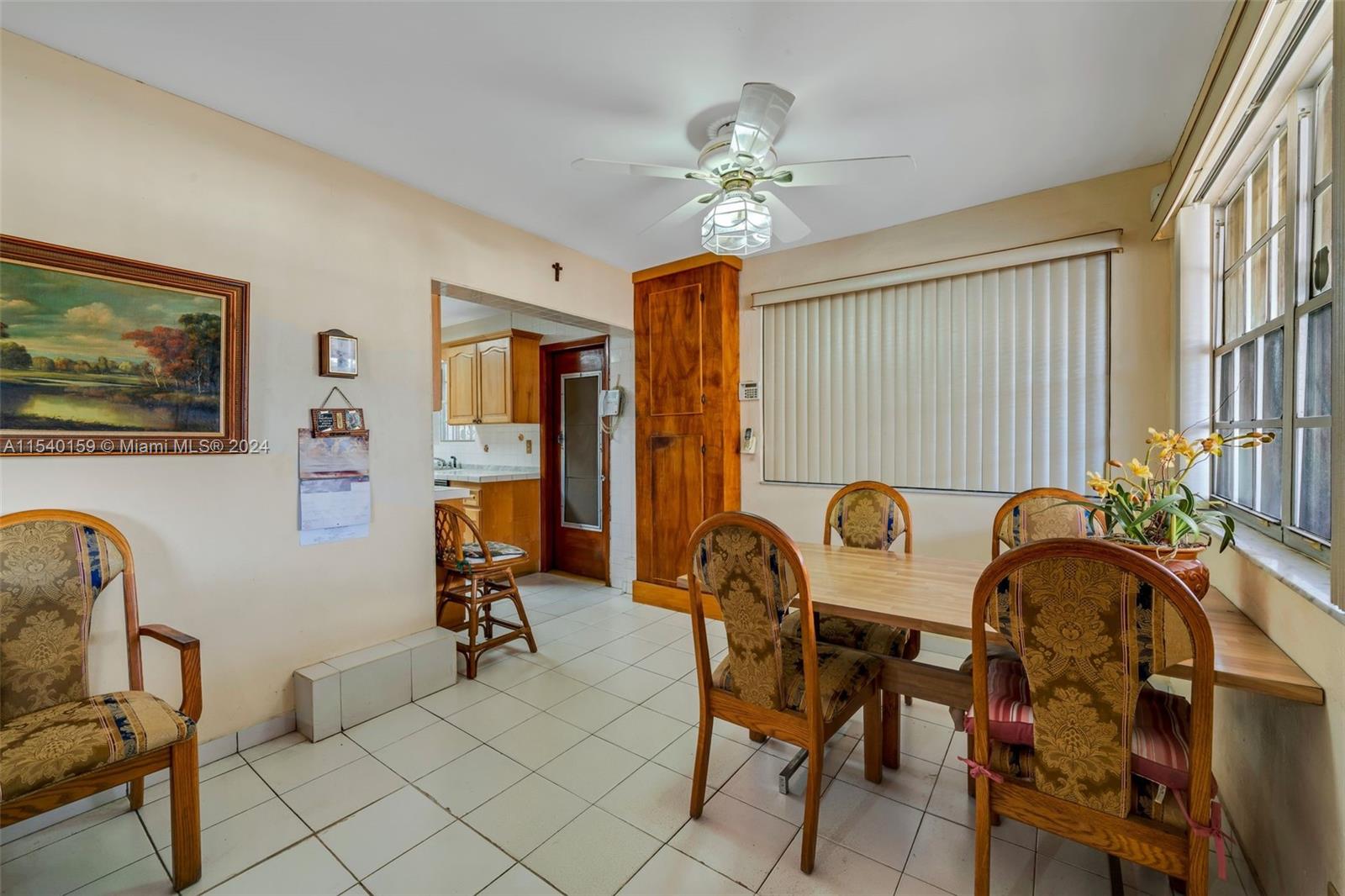Westchester Miami, FL 33165 - Photo 23 of 30 a work room with furniture and musical instruments