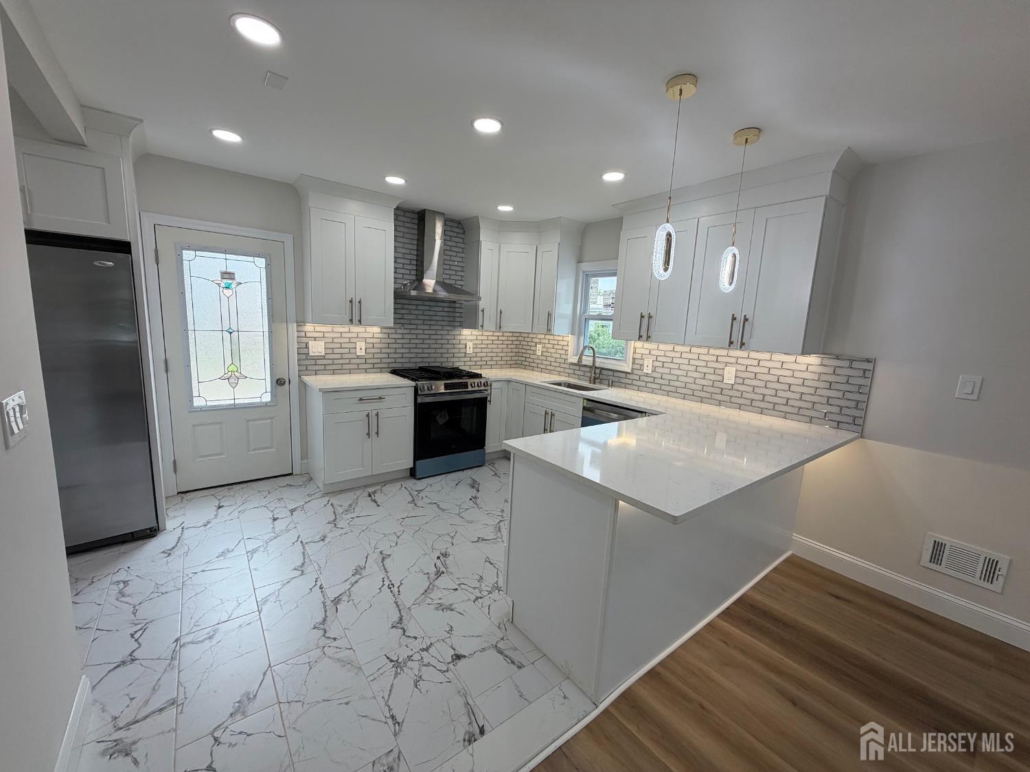 565 Crows Mill Road Fords, NJ 08863 - Photo 12 of 39