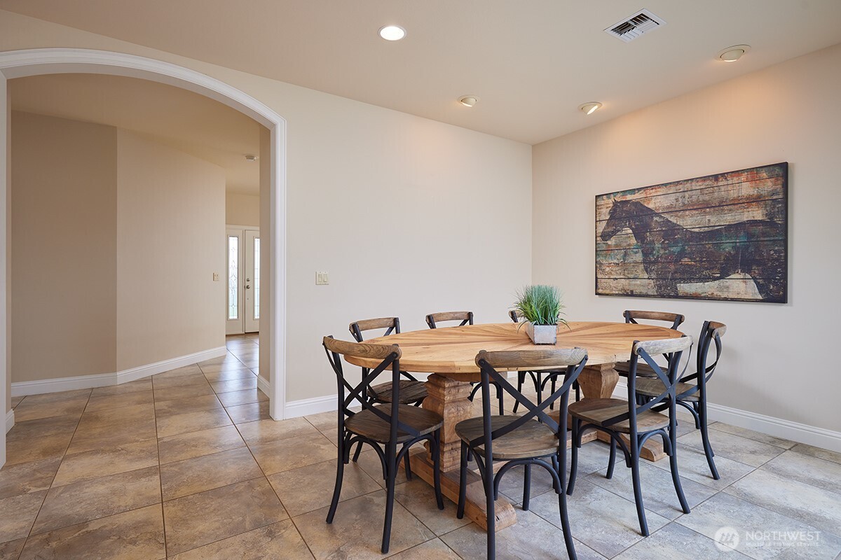198 Narcissa Place Walla Walla, WA 99362 - Photo 12 of 40 a view of a dining room with furniture