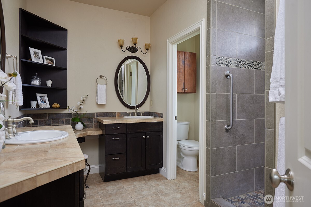 198 Narcissa Place Walla Walla, WA 99362 - Photo 22 of 40 a bathroom with a sink vanity granite and a mirror