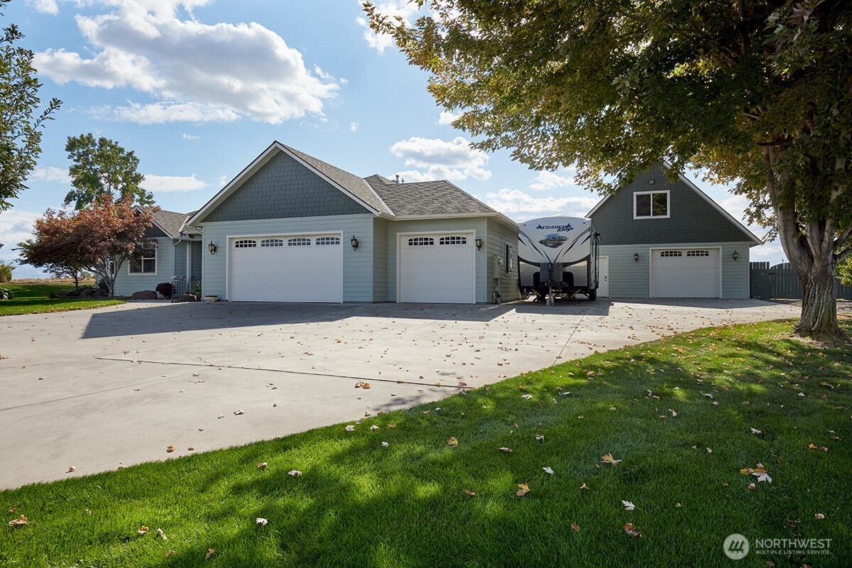 198 Narcissa Place Walla Walla, WA 99362 - Photo 5 of 40 a front view of a house with a yard and garage