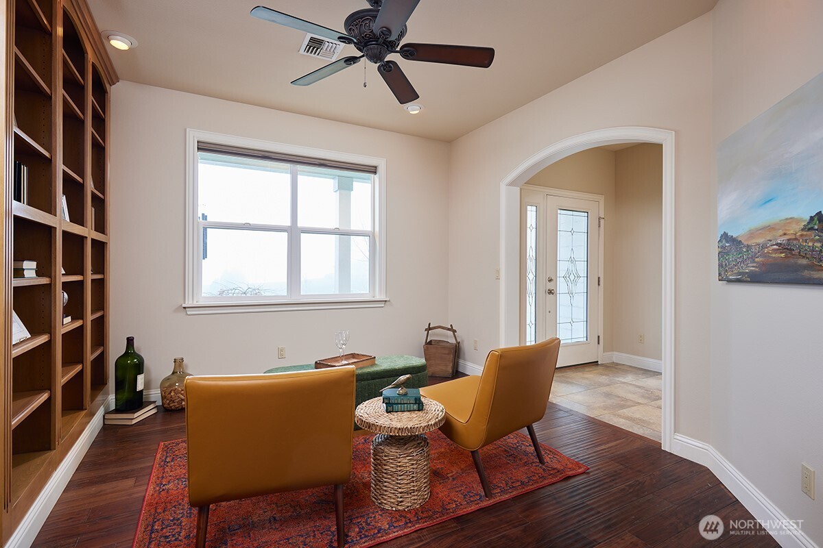 198 Narcissa Place Walla Walla, WA 99362 - Photo 8 of 40 a dining room with furniture and window