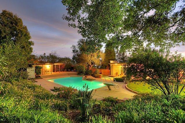 2985 Meyerloa Lane Pasadena, CA 91107 - Photo 28 of 30 a view of a backyard with swimming pool