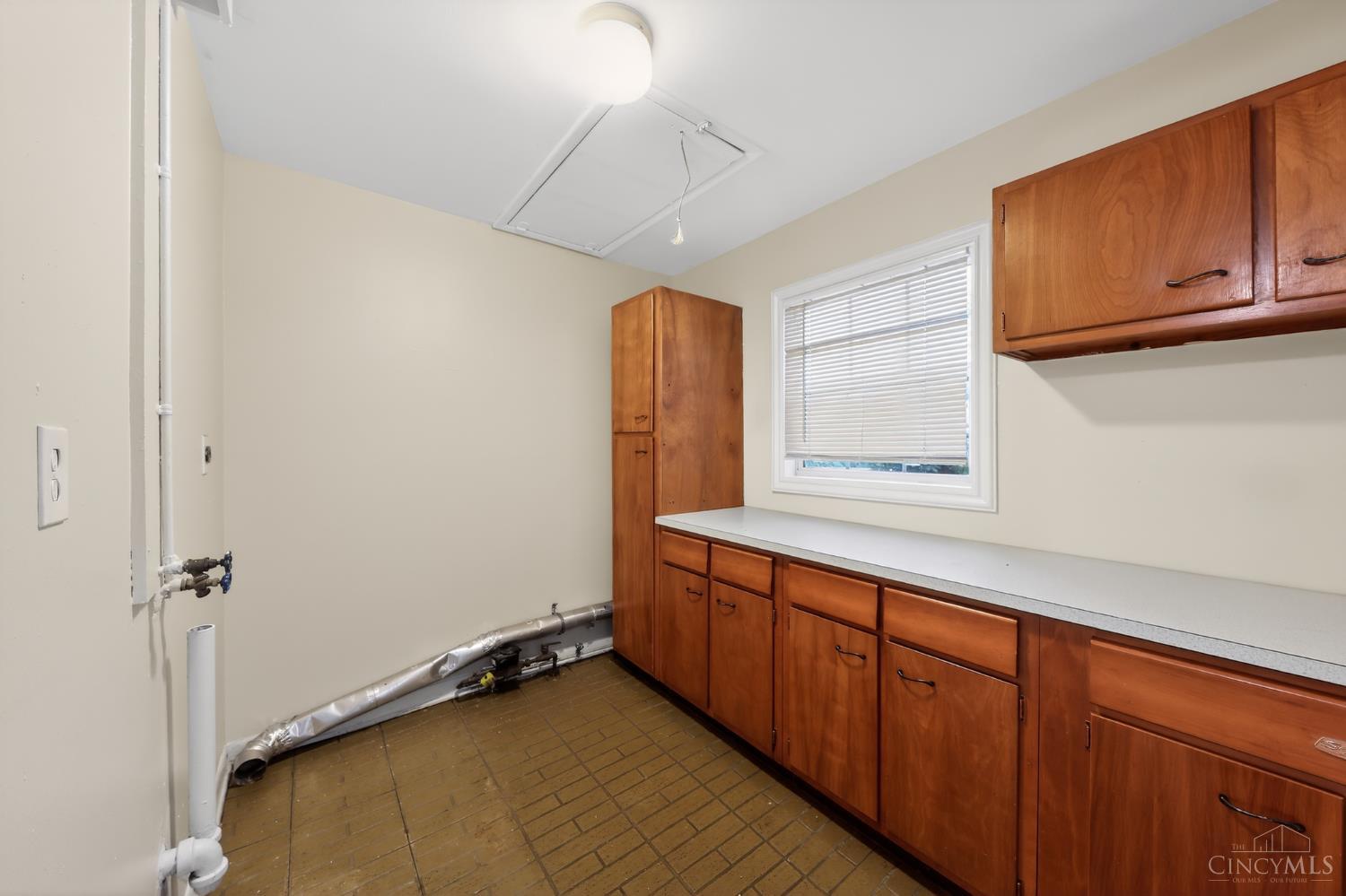 8405 Pippin Road Cincinnati, OH 45239 - Photo 14 of 30 Gallery Image 14