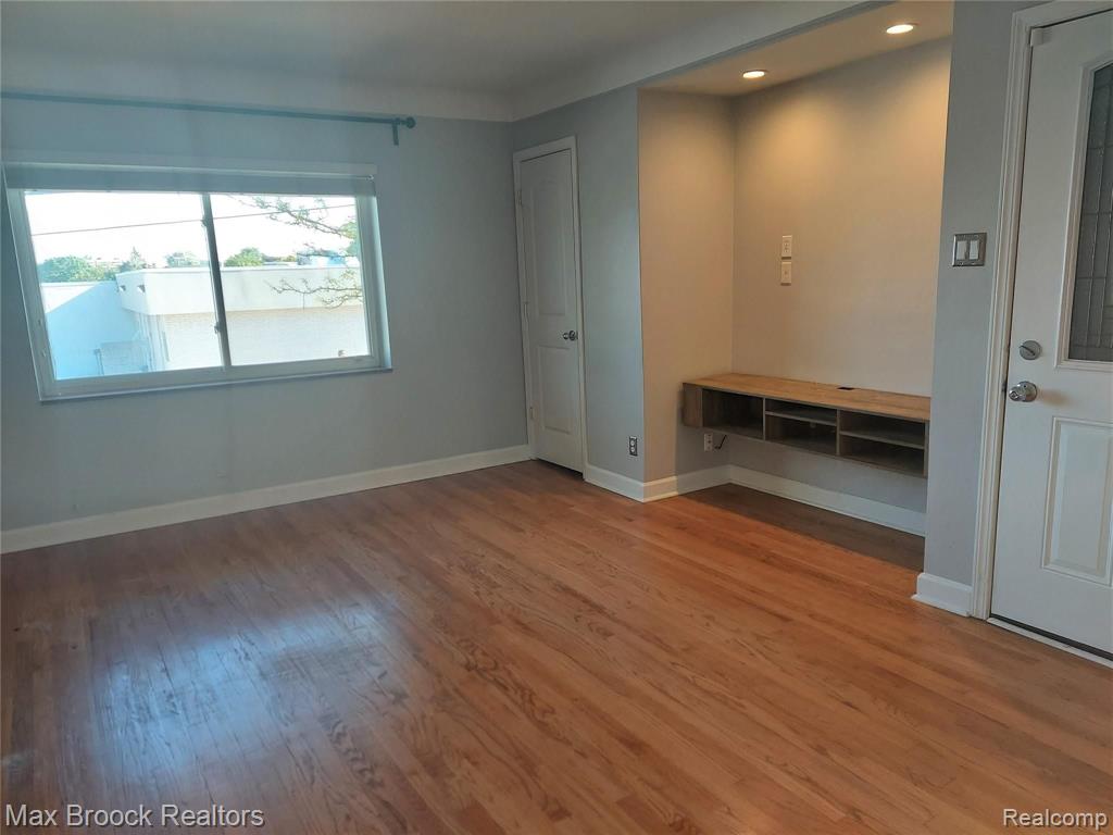 3800 Normandy Road, Unit 11 Royal Oak, MI 48073 - Photo 4 of 16