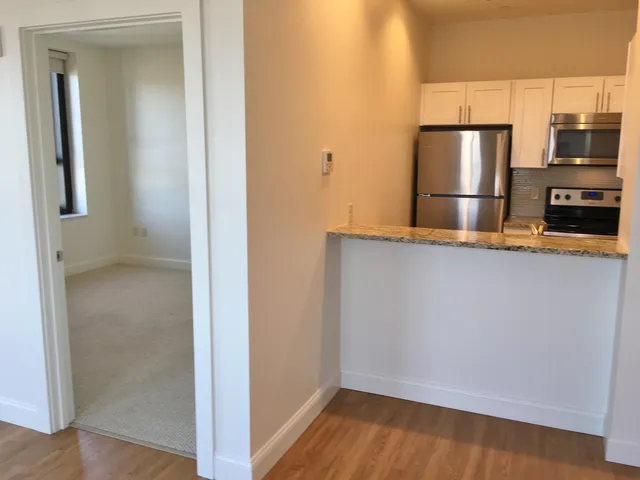 $2,325 | 875 Elm Street, Unit 1005, Manchester, NH 03101