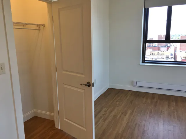 $2,325 | 875 Elm Street, Unit 1005, Manchester, NH 03101