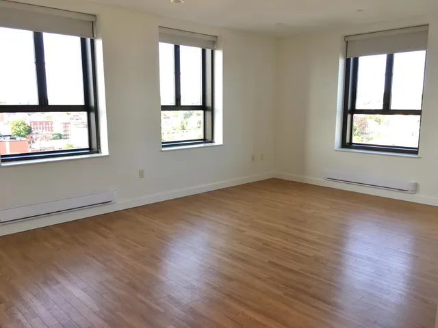 $2,325 | 875 Elm Street, Unit 1005, Manchester, NH 03101