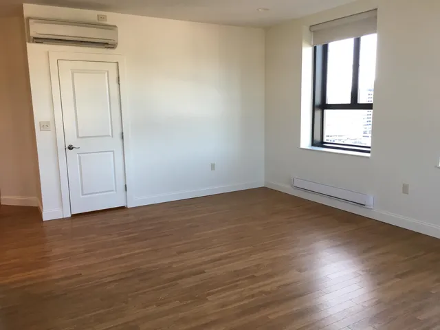 $2,325 | 875 Elm Street, Unit 1005, Manchester, NH 03101